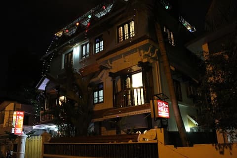 HOTEL WHITE ROSE FORT KOCHI, 