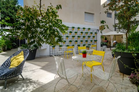 The White House Hotel at Dizengoff Square, 