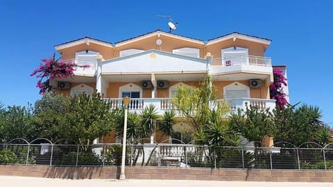 Paul's Garden Studios, 