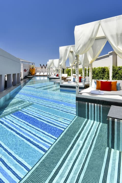 W Amman, Pool