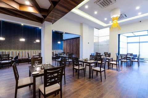 Hotel Mitru Sur, Restaurante