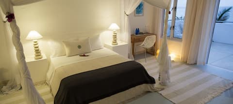 Santorini Mozambique., Quarto