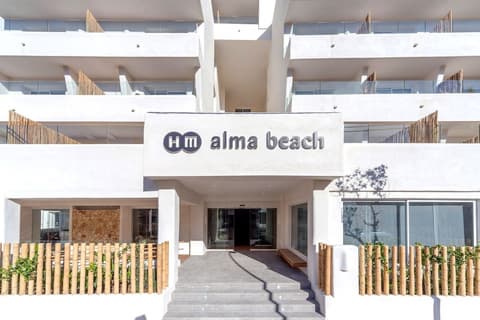 HM ALMA BEACH, Property Entrance