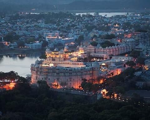 NORTE DE LA INDIA CLASICA CON EXTENSION A VARANASI 2025