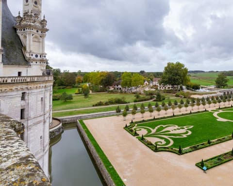 EXPLORE Castelli della Loira e PARIGI