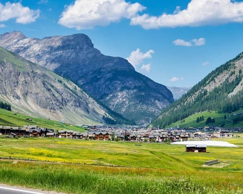 EXPLORE IL TRENINO ROSSO del Bernina, St. Moritz, Livigno