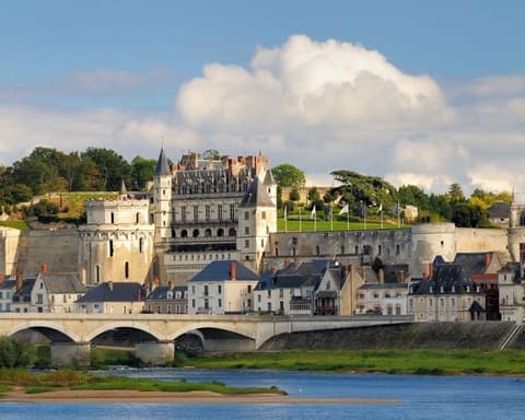 EXPLORE Castelli della Loira e PARIGI