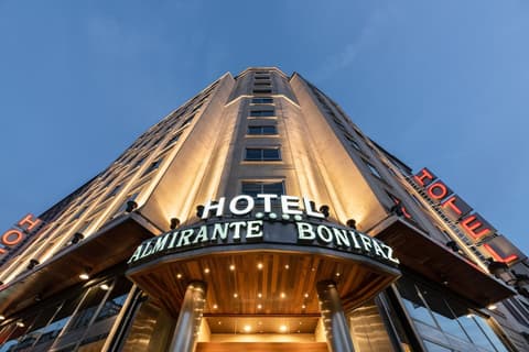 Crisol Almirante Bonifaz, Exterior