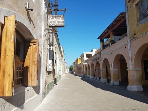 Café Central - Pousada, Detalhe da fachada (do hotel)