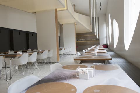 Dazzler Recoleta, BAR