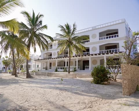 Jacaranda Beach Resort, 