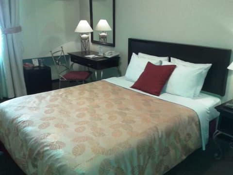 Leon de Oro Inn and Suites, HAB