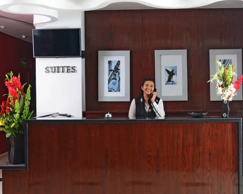*Hotel & Suites PF, Reception