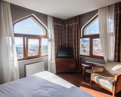 SHEKI PALACE HOTEL , 