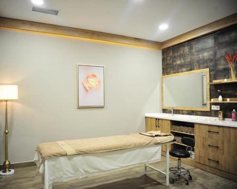  QUBA MACARA LAKE PARK AND VILLAGE RESORT , 