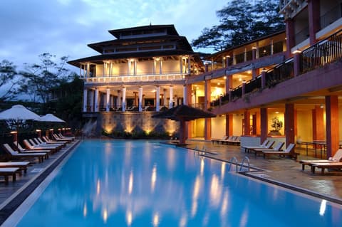 Amaya Hills Kandy 4*, Outdoor pool