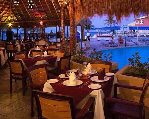 Aquamarina Beach Hotel Cancun, 