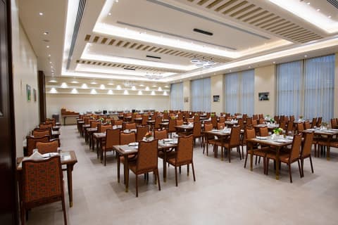 Rozana Hotel, Restaurant