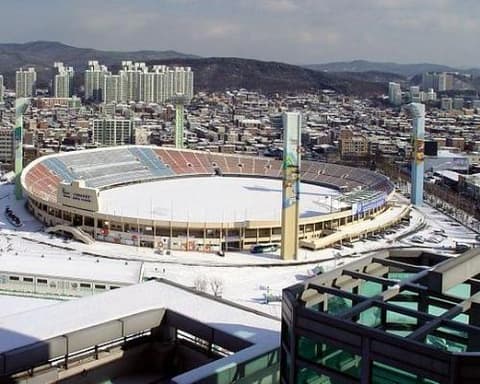 De Seúl a Hiroshima (2025)