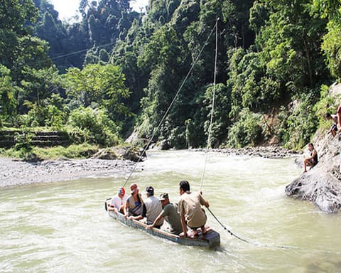 Aventura y Cultura en Sumatra: De Medan al Lago Toba en 5 Días