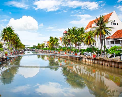 Indonesia: Un Viaje Entre Volcanes, Templos y Playas Paradisíacas