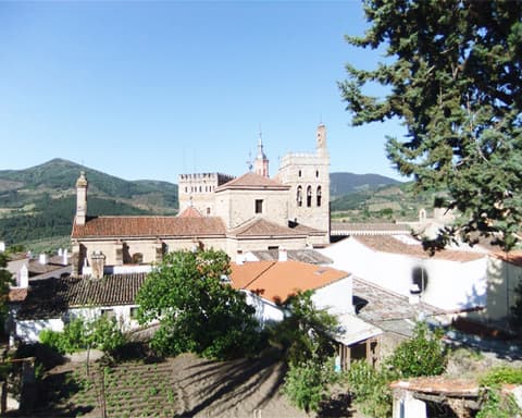 CIELOS DE LA MANCHA Y EXTREMADURA: VIAJE ENTRE HISTORIA, SABORES Y ESTRELLAS