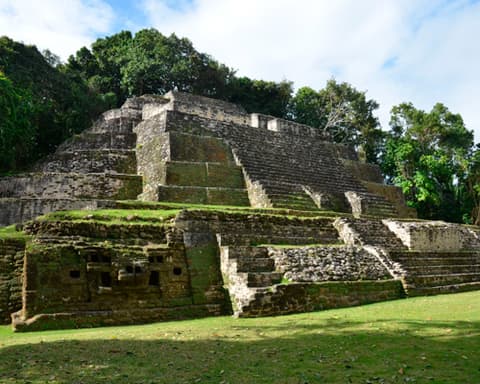 Escapada de Lujo en el Paraíso Beliceño: 6 Días de Aventura, Relajación y Romance en Cayo Espanto