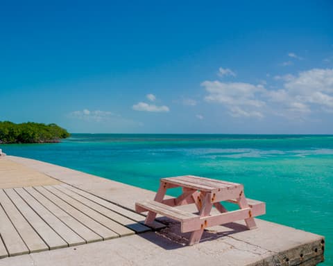 Escapada de Lujo en el Paraíso Beliceño: 6 Días de Aventura, Relajación y Romance en Cayo Espanto