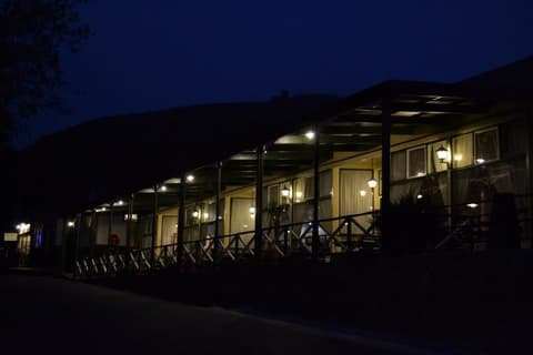 The Royal Hotel, Exterior