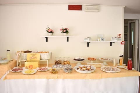 Hotel Ville De Paris, Breakfast buffet