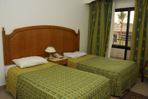 Catherine Plaza Hotel, 