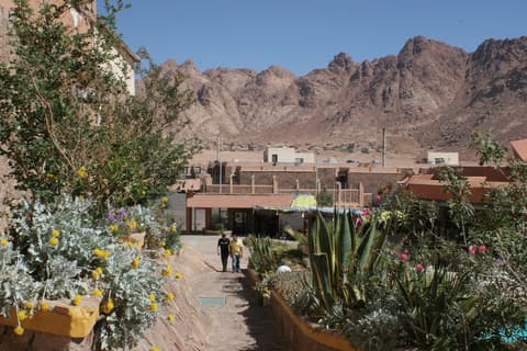 Catherine Plaza Hotel, 