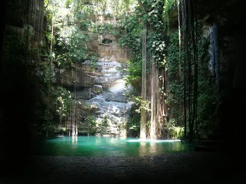 Mini Wonders of the Maya with the Maya Train, Italian-speaking guide
