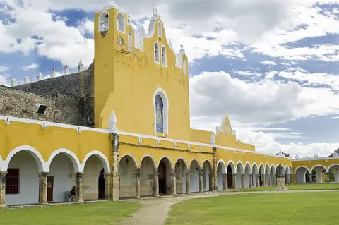 Mini Wonders of the Maya with the Maya Train, Italian-speaking guide