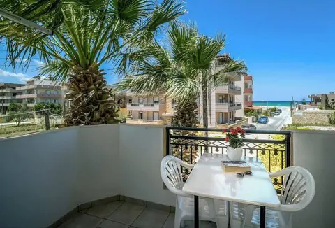 Yannis Apartments, 
