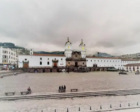 Quito - Avenue of the Volcanoes and Baños/ 3 days