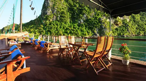 Kreuzfahrt mit der Dschunke durch die Halong Bucht