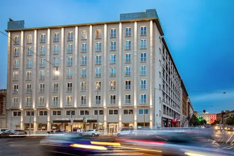 Hotel St. Martin ou Similar, Front of property - evening/night