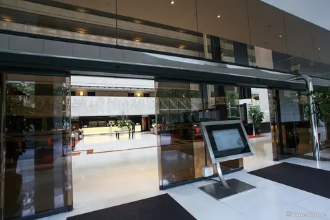 Concorde Hotel Singapore, Interior entrance