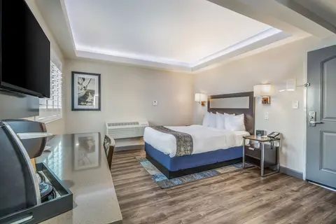 Inn at 50 at Long Beach Convention Center, Room