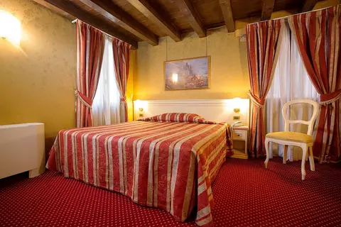 Ca' San Polo, Room
