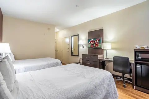Red Roof Inn PLUS+ Raleigh Downtown – NCSU/Conv Center, Room