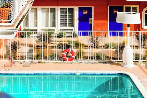 Hotel Del Sol, Pool