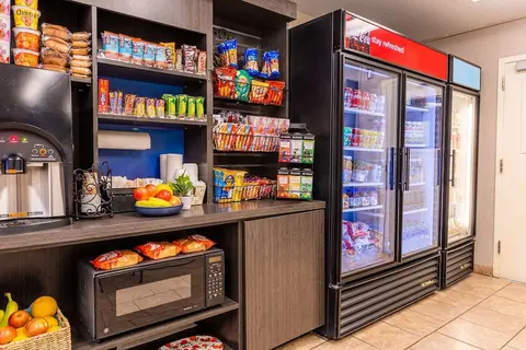 Sonesta Simply Suites Albuquerque, Food and drink