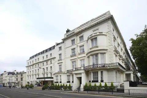 Royal Eagle Hotel, Front of property