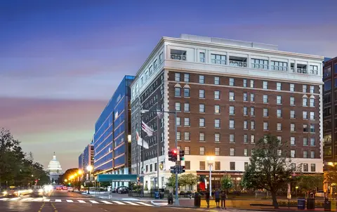 Phoenix Park Hotel, Front of property