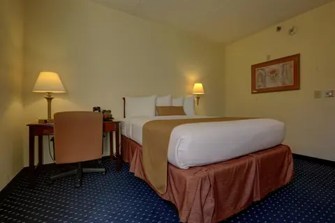 SureStay Plus Hotel by Best Western Chicago Lombard, Room