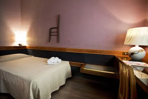 Hotel Diplomatic, Room