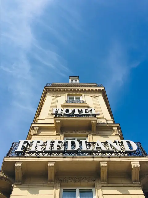 Hotel le Friedland, Front of property