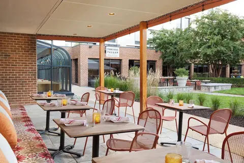 Doubletree by Hilton McLean Tysons, Restaurant